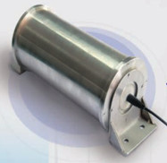 YS-V100光纖振動傳感器能夠同時(shí)對三維振動信號進(jìn)行采集和定位，適用于引擎、發(fā)電機(jī)泵、橋梁、路基、變壓器等領(lǐng)域的振動監(jiān)測。
